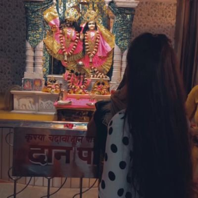 krishnskhi's profile picture. इन बिगड़े हुए दिमागों में भरे अमृत के लच्छे हैं।
 अरे हमें पागल ही रहने दो हम तो पागल ही अच्छे हैं।। 
... ✍️😊