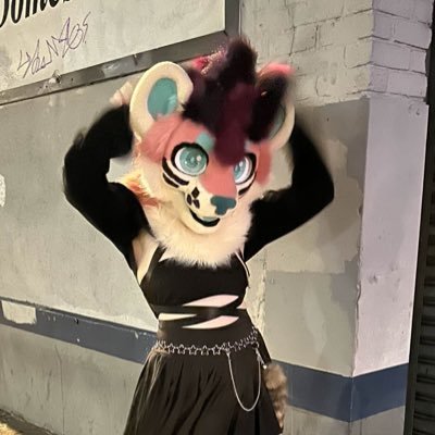 lvl 22 🎪 She/They/Them multisuiter✨ Taken🪱 I’m the thrash man! 💅✨