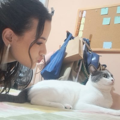 larassbbgg1's profile picture. 