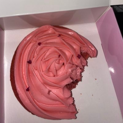 peoniebae's profile picture.