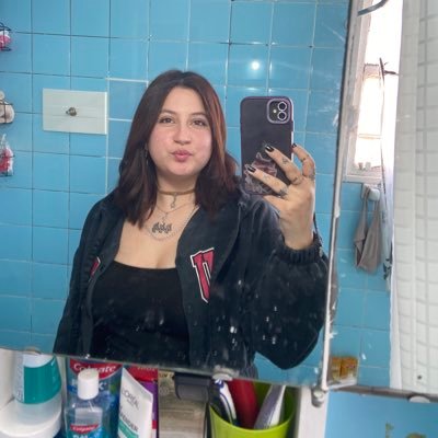 Leonina♌
Un poco de despelote por refacciones, nada que un vinito y rock de fondo no solucionen😝
