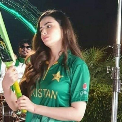 Duaghter of Pakistani army officer ..Pakistan Zindabad …. No DM Please