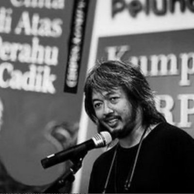 nyentrikfisipol's profile picture. mazhab komedi jack black