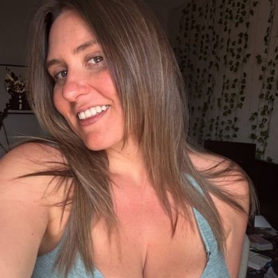 Just trying to put a smile on my face no hate just love in here our energy's speaks louder than words always be happy no matter what's going on 🤭❤️🥰