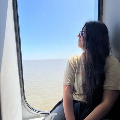 SaraDaf_17's profile picture. Hogwarts wasn't hiring so I teach muggles instead ✨️ 
《1998》