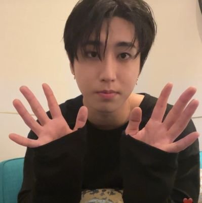 ㅤ eu e os seungchan escutando soad. ㅤㅤㅤㅤㅤㅤ ㅤㅤ ㅤㅤ @hyunrosaglitter.