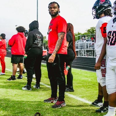 Husband,Coach,Twitter of Eric Knight QB/WR 14-18’|@BU_FootballTN Alumni 18,21👨🏾🎓|ΩΨΦ💜🐶|@PCHS_Firebirds State Champ 23’🏆 WR Coach/Co-Offensive Coordinator