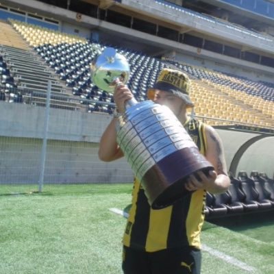 1891- serás eterno como el tiempo y florecerás en cada primavera🖤💛