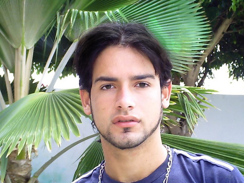 CANTOR E COMPOSITOR APAIXONADO PELA MÚSICA, COM GRANDE ADMIRAÇÃO PELOS MAIS HUMILDES E COM FÉ EM DEUS NOSSOS SONHOS IRÃO DAR CERTO, OBRIGADO DEUS POR TUDO..