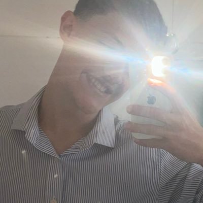 Mottnights's profile picture. Midnights - track 9 💙  |  Quando não souber para onde ir, corra para o mar 🌊💫