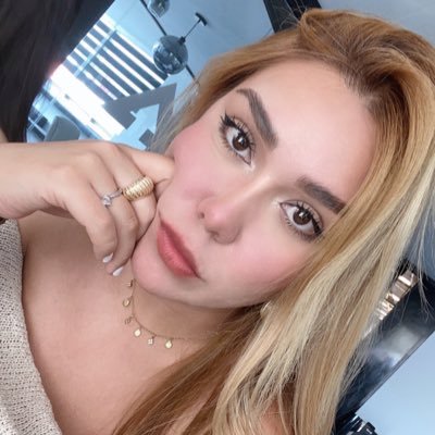 caFeeers's profile picture. Solo escribo lo que siento, en el momento que lo siento.