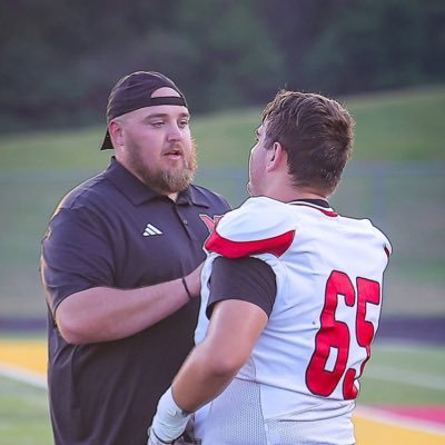 OLine Coach at Manual High School 🏈High school history teacher at MDA. KMG 💙 CMG 👦 MCG 👦 HJG👧 CJG 👶