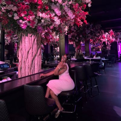 simply_tatiii's profile picture. Momtrepreneur🩷 “Thick, Healing, Delusional”  WIFE💍