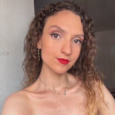 Me llamo Carmen, soy creadora de contenido y afiliada de twitch.
Pásate y disfruta ✌🏻
IG: illyrian_ink
Tiktok: illyrianink