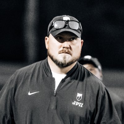 @JPIIKnightsFB D-line coach, former @ufoilersfb Defensive End
