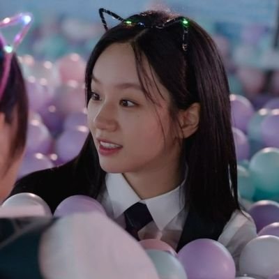 minha personalidade é ser fã de chineses e do park jihoon (ele/dele)