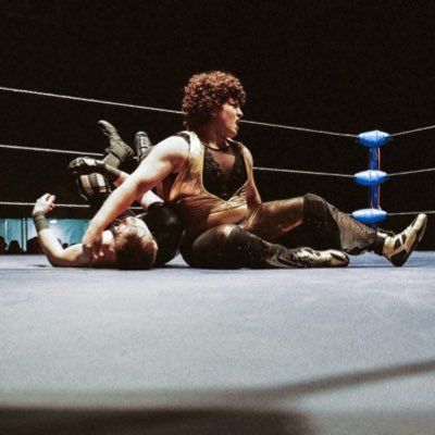divaliciousoff's profile picture. AKA Divalicious Micha/Pticha 🇫🇷 French Pro Wrestler 🏳️‍🌈 LGBTQIA+ Diva 🤼‍♀️ Romilly Catch Club