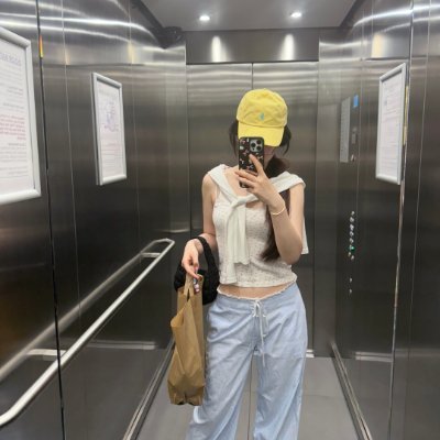 Claudia260974's profile picture. Professional student & amateur caffeine addict. 📝☕️