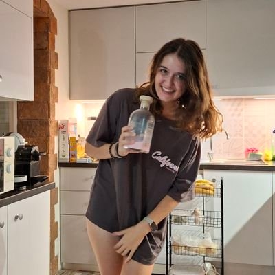 cerral_27's profile picture. compulsive overthinker with mood swings, fanatic obsession and validation problems - in london cause I'm not over eras tour