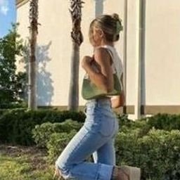 Autrerwu837260's profile picture. 