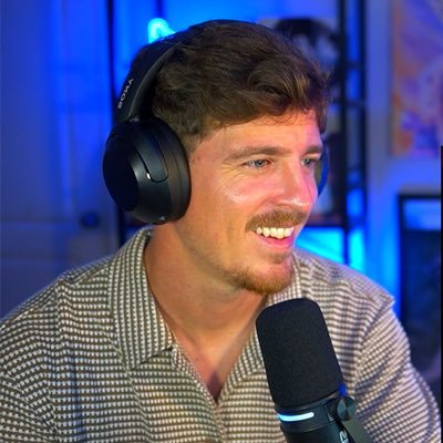 Reacting to your favorite tracks on YouTube. All of my exclusive and blocked vids available on Patreon: https://t.co/b4R9mYwcfy