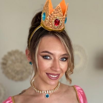 🔞+👸🏻Doggystyle Queen+Unique cosplay Queen that’s sassy & bratty & My Bunz stay Glazed cuz I’m a very freaky girl BU @creampiemyholes OWNER @glazedbunz_ent