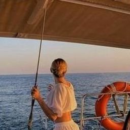 Leqer53926's profile picture. 