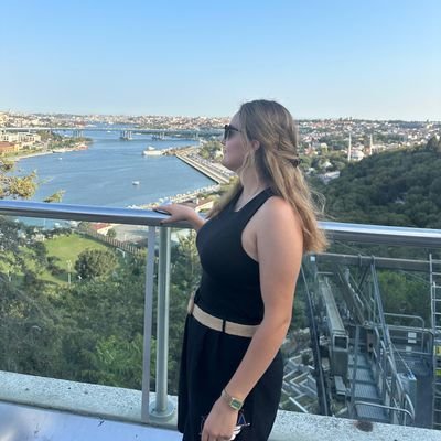 brvnkk_'s profile picture. Geç açan çiçek 🧚🏻‍♀️