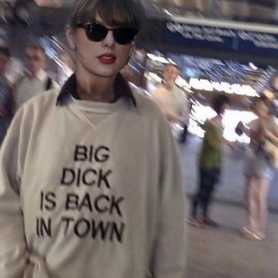 28 Swiftie wlw 🍒 Back to social media before my 30s #TSTheLifeOfAShowgirl