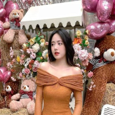 WilliePhil42's profile picture. Pitch decks and caffeine.