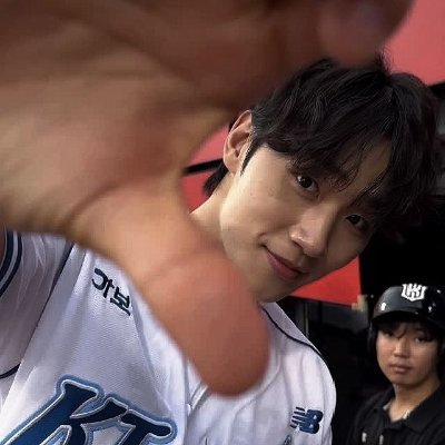 hyunwinked's profile picture. just made some bullshit!!!