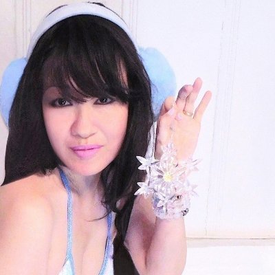 NYC singer/pianist/songwriter, happy wife 2 @FredKimmel Listen to FRIENDZONED FOREVER, the single from my new album, Crystal Rhapsody on Wuj Productions
