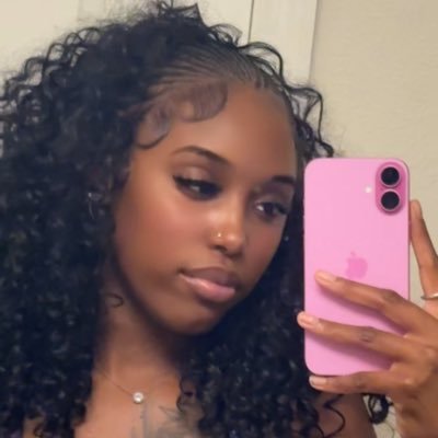 yayaroyale_'s profile picture. 