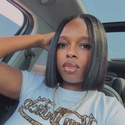 pretty on camera, female demon on call of duty 😈 @Twitch affiliate 👾| rip daddy 🕊️ | activision: alesha804#5660446