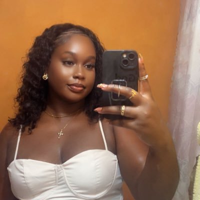 Shanice876_'s profile picture. I’m back. I guess.