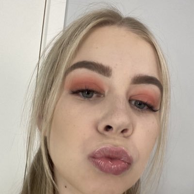 AmandaY94499's profile picture. 