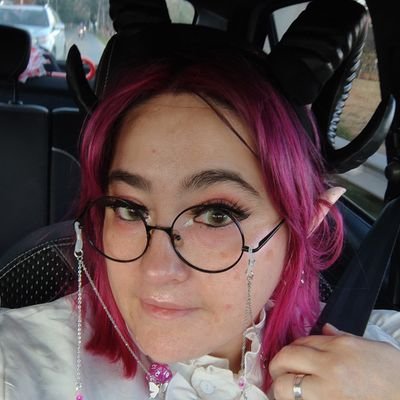 She/Her
Bisexual
Geeky, Veterinaria, Amante de los animales... en fin una persona feliz!!
Mei in flesh // Critical Role obsessed creature // Ivy the Druid //