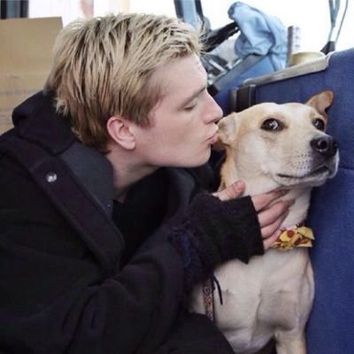 METENGO45_'s profile picture. big nerd and green day fan
no I wasnt born in 2000