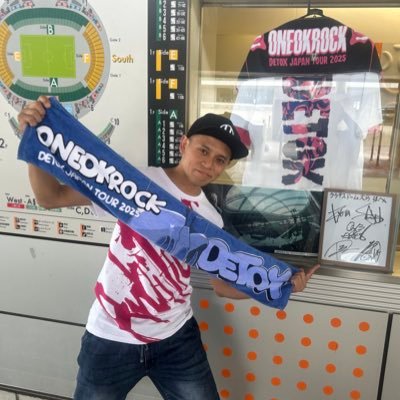 ONE OK ROCK🎸 LINKIN PARK🌏ホルモン🥩SiM👿 UVER、ビーバー、マイファス、エルレも聴きます🦻昔はLUNASEAやSIAMSHADE、ブルハやハイローズも聴いてたよ✨人や自分に正直に‼️情熱持って真っ直ぐ生きる❤️🔥が自分のモットー✊お笑いも大好き🤣