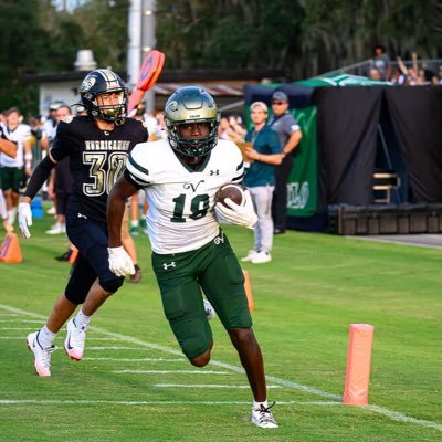 The Villages high school | ATH | C/O 2027🎓 | GPA:3.3 | WR | 6’1 175 lbs | Email:Jamarianclark2008@icloud.com | Number:3522555628
