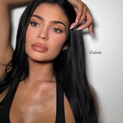 Model, business woman, and reality tv star. Owner of Kylie Cosmetics, Kylie Skin, Kylie Baby, and KHY. Not impersonating this model, parody/fanpage 21+