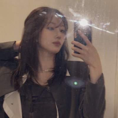 Just a girl who loves kpop, cats, and pugs. Fan account. Enjoys music, dancing, reading, and writing. She/her.