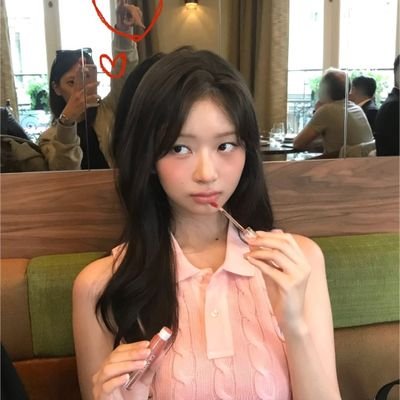 ˗ˏˋ ꒰ ENFP ꒱ ˎˊ˗ 💬🤹♀️🍓🌟 here for #studytwt & #dailylifeupdate 📘🙆🏻♀️ 🧤 || Bismillah soon to be part of my dream univ 💓🏫