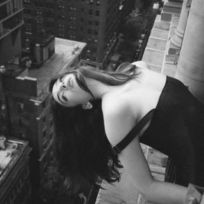 ladelouvree's profile picture. 