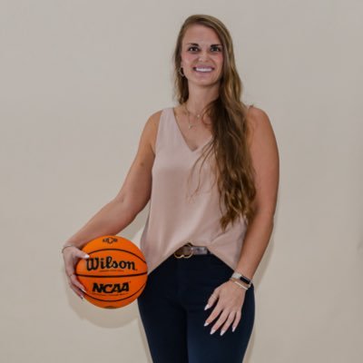 Associate Head Coach, University of Central Oklahoma 🏀 @UCOWBB x #RollChos