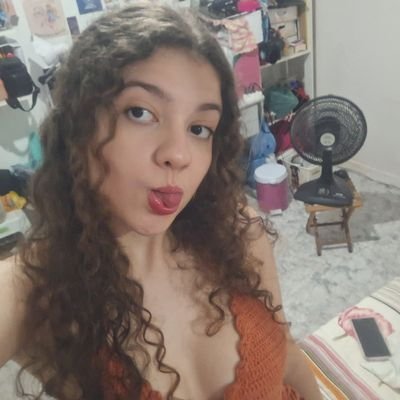 e eu lá sou mulher de fazer backup perdi tudo fodase eu | 19