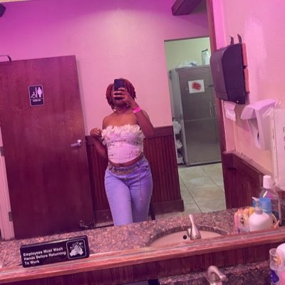 🇧🇸 i no black i aquamarine || UB Alumna 🥹 || two ounces of bahamian sense which isnt much some days