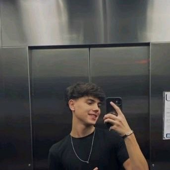 Renato504030's profile picture. 