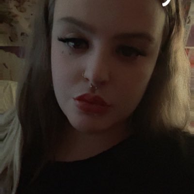 ᴵ ᴰᴼᴺ'ᵀ ᶜᴬᴿᴱ ᴬᴮᴼᵁᵀ ᴹᵁᶜᴴ ᴬᴺᵞᴹᴼᴿᴱ 🌈 lesbian, don’t give a duck 🦆, 420 friendly, if ya eat ass hit that follow button 😉