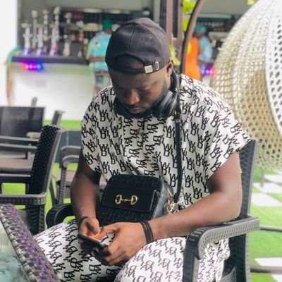 Navigating Life...Gadget Freak...Man Utd Fan...30BG...Proudly IZON-TUBOR (IJAW)..Live a GOOD LIFE...old account @des_billi got suspended